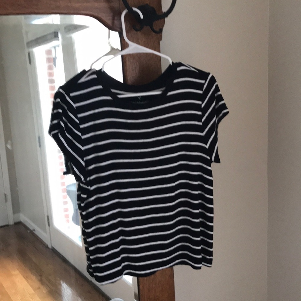 Soft and sexy American Eagle shirt size large